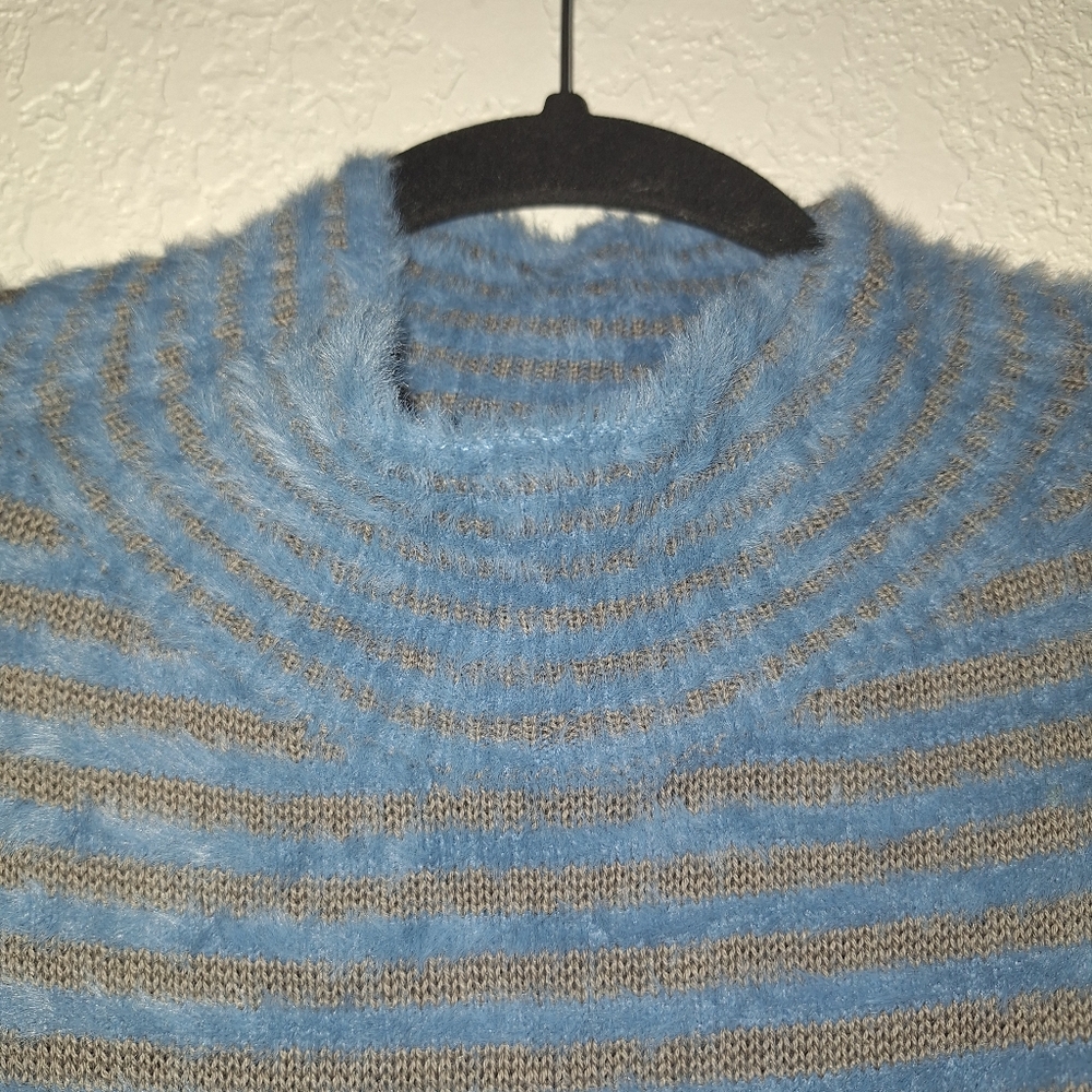 Chicos Zenergy Mock Neck Fuzzy Stripe Blue Gray Sweater. Size 3/ XL - Picture 5 of 9